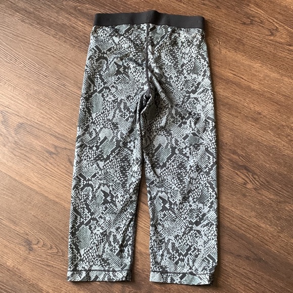 Nike Pro snakeskin print capri leggings size small - Picture 5 of 5